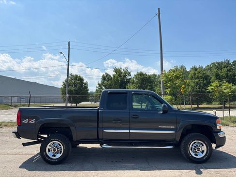Used 2005 GMC Sierra 2500 SLE w/ Snow Plow Prep Package AWD/4WD image 2
