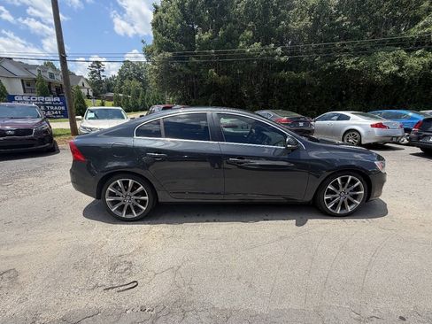Used 2015 Volvo S60 T5 Platinum w/ 19" Sport Package FWD image 4