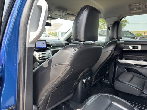 Certified 2022 Ford Explorer XLT w/ Equipment Group 202A RWD image 19
