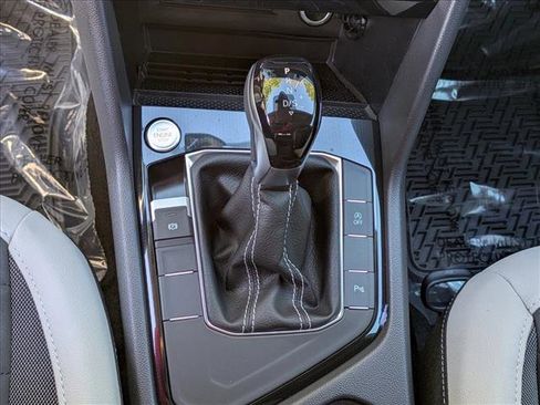 New 2026 Volkswagen Taos SE image 15