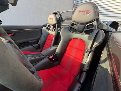 Certified 2025 Porsche 718 Boxster Spyder RS RWD image 5