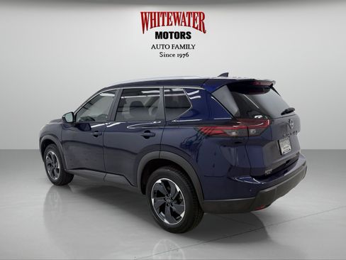 Used 2025 Nissan Rogue SV w/ SV Premium Package FWD image 2
