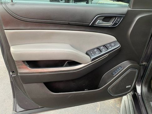 Used 2015 Chevrolet Suburban LT RWD image 9