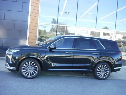 Used 2024 Hyundai Palisade Calligraphy image 2