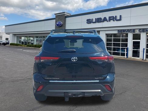 Used 2020 Toyota Highlander XLE AWD/4WD image 6