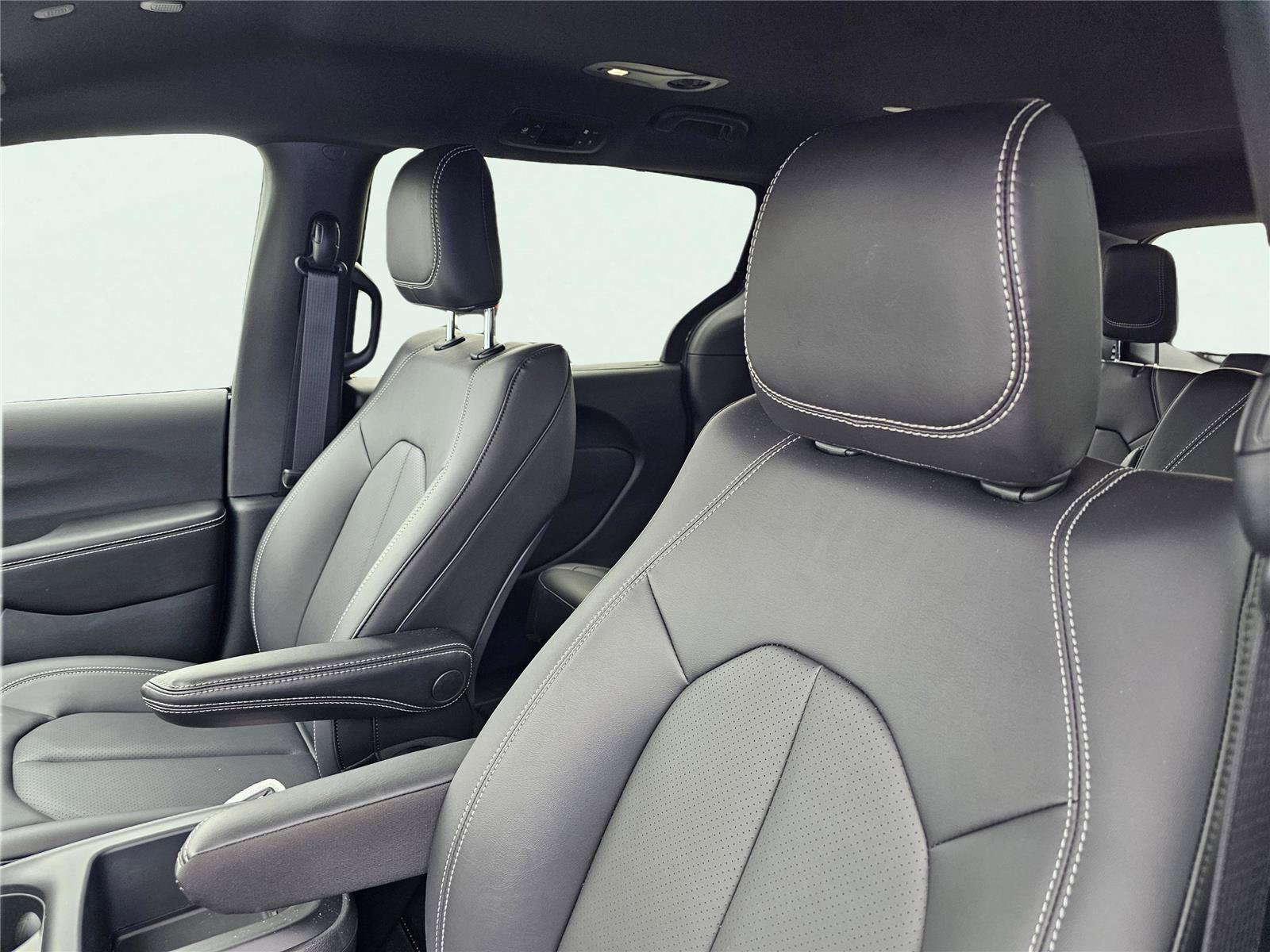 New 2026 Chrysler Pacifica Select FWD image 17