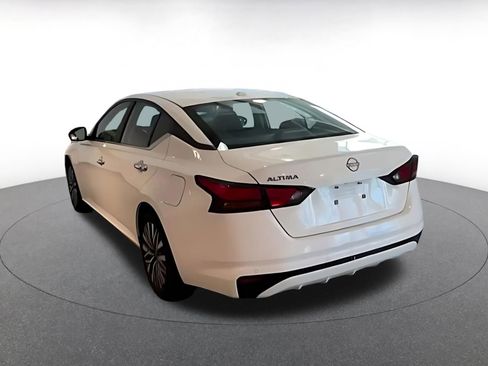 Used 2025 Nissan Altima 2.5 SV image 16