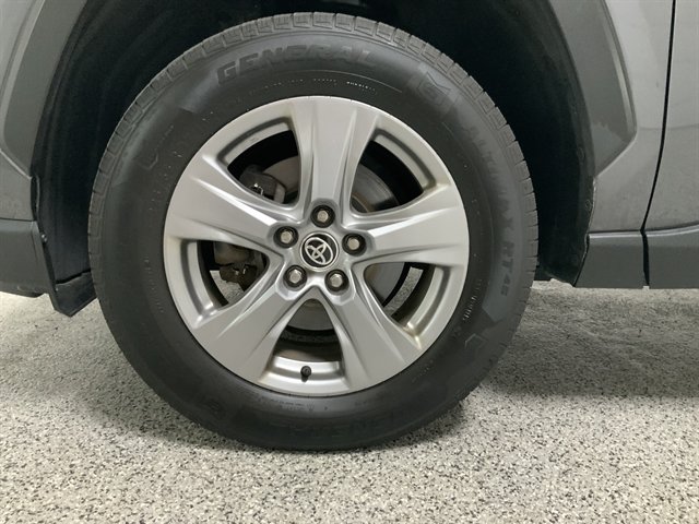 Used 2022 Toyota RAV4 XLE AWD/4WD image 13