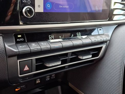 Used 2025 Toyota Camry SE FWD image 15