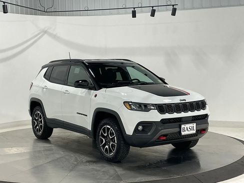 Used 2026 Jeep Compass Trailhawk AWD/4WD image 39