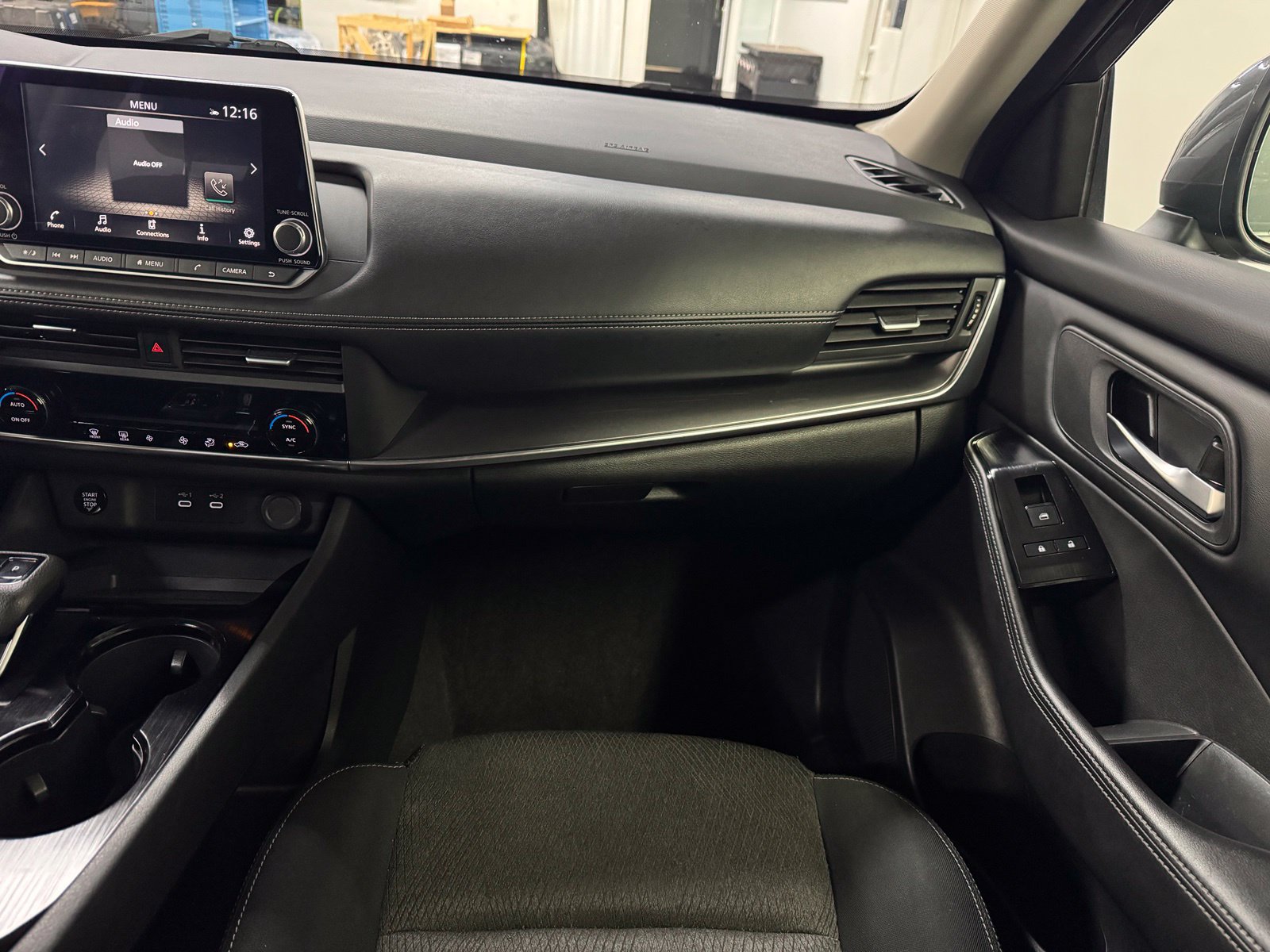 Certified 2024 Nissan Rogue SV AWD/4WD image 17