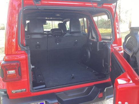 Used 2022 Jeep Wrangler Unlimited Sahara image 12