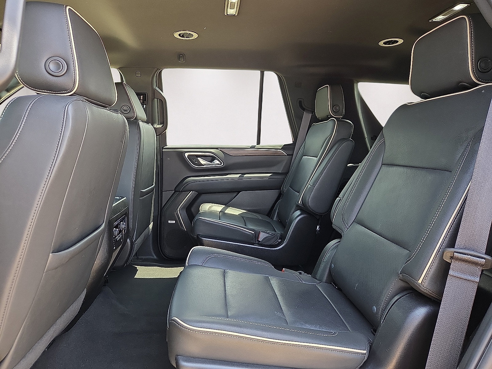 Used 2024 Chevrolet Tahoe Premier RWD image 11