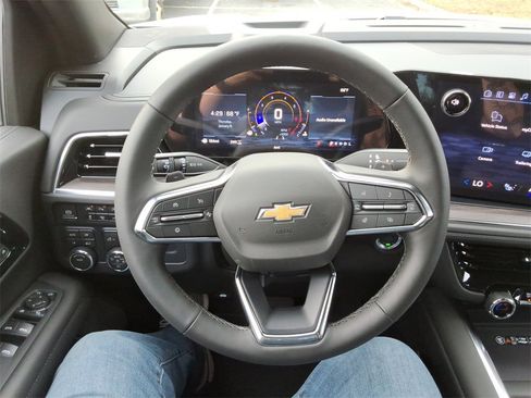 New 2026 Chevrolet Suburban LT image 26