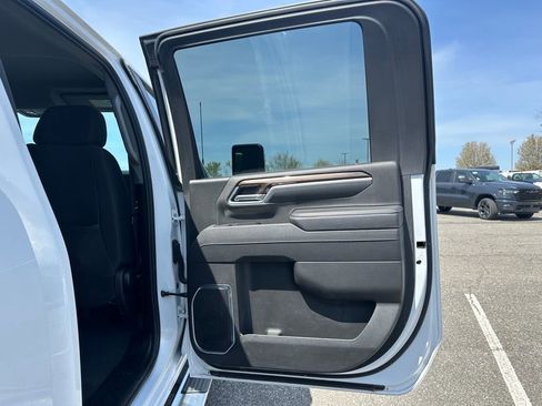 Used 2025 Chevrolet Silverado 2500 LT w/ Convenience Package AWD/4WD image 16