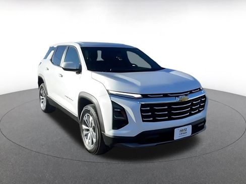 Used 2025 Chevrolet Equinox LT image 3