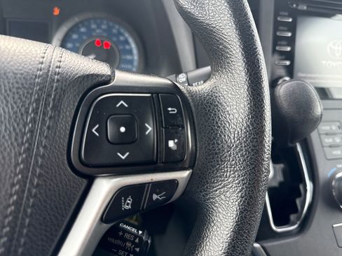 Used 2020 Toyota Sienna LE image 26