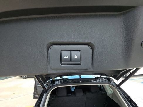 Used 2025 Nissan Rogue SV image 27