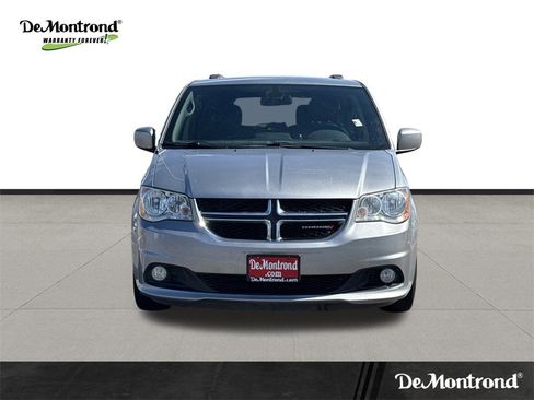 Used 2019 Dodge Grand Caravan SXT image 3