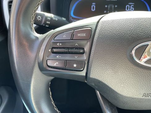 Used 2024 Hyundai Venue Limited FWD image 24