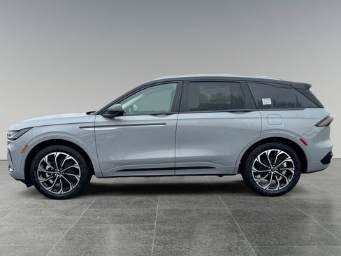 New 2026 Lincoln Nautilus Reserve image 2