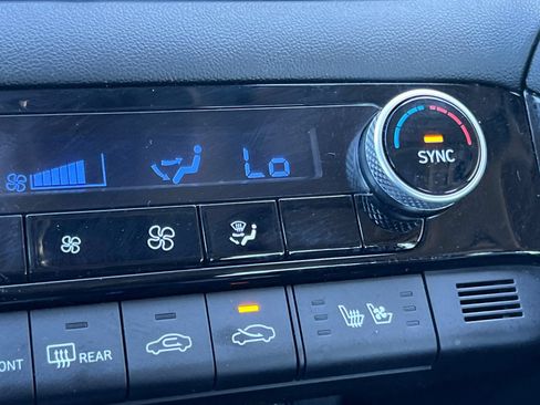 Used 2023 Hyundai Elantra Limited FWD image 29