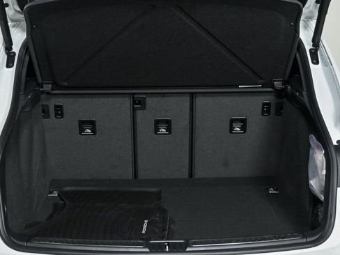 New 2026 Porsche Macan image 31