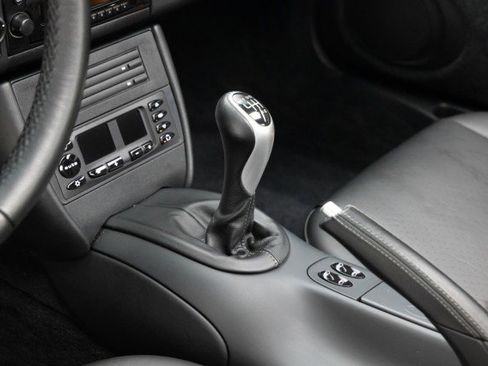 Used 2001 Porsche 911 Carrera image 22