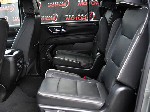 Used 2023 Chevrolet Suburban Premier AWD/4WD image 38