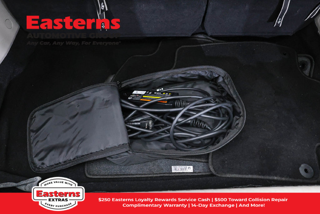 Used 2023 Chrysler Pacifica Limited FWD image 24