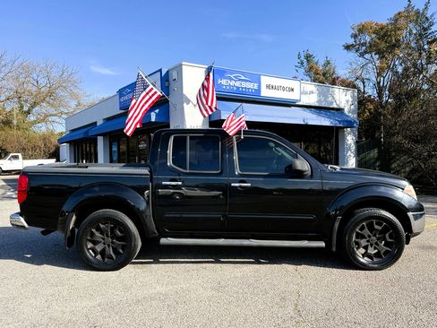 Used 2014 Nissan Frontier SL image 9