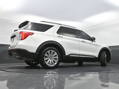 Used 2022 Ford Explorer Limited w/ Equipment Group 301A AWD/4WD image 33