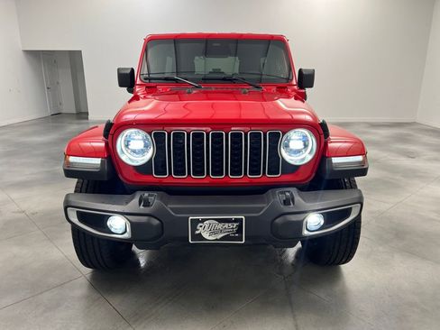 Used 2025 Jeep Wrangler Unlimited Sahara AWD/4WD image 2