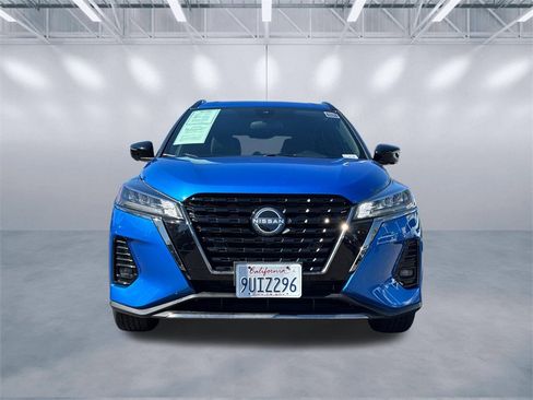 Used 2023 Nissan Kicks SR image 2