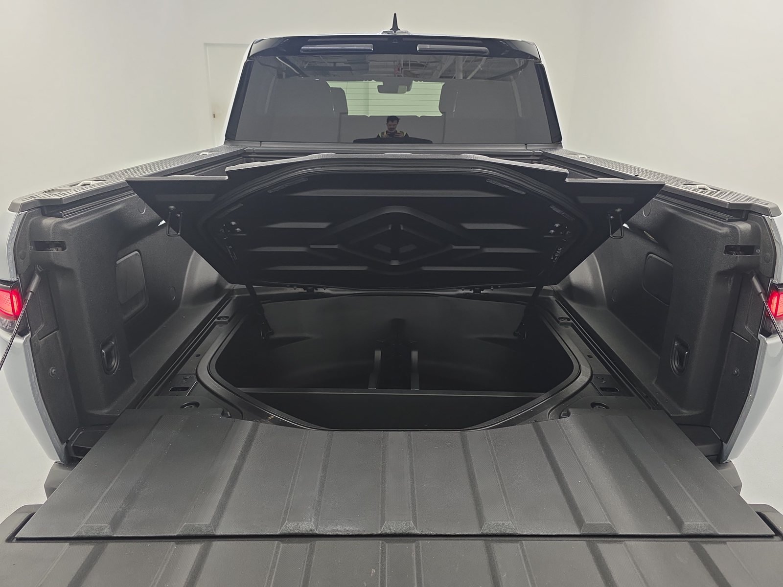 Used 2022 Rivian R1T Adventure AWD/4WD image 15