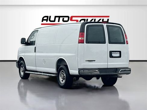 Used 2025 Chevrolet Express 2500 w/ Driver Convenience Package image 5