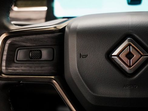 Used 2023 Rivian R1S Adventure image 31