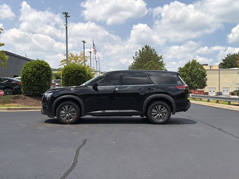 Used 2025 Nissan Pathfinder S AWD/4WD image 12