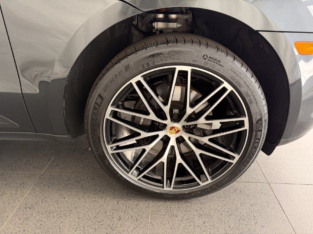 Certified 2026 Porsche Macan AWD/4WD image 13