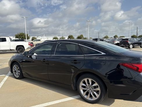 Used 2019 Toyota Avalon XLE w/ Moonroof Package FWD image 4