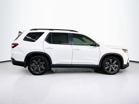 Used 2025 Honda Pilot Sport image 10