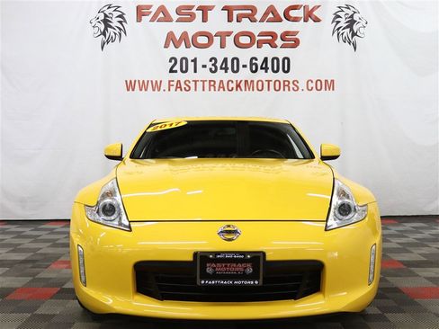 Used 2017 Nissan 370Z Coupe image 2