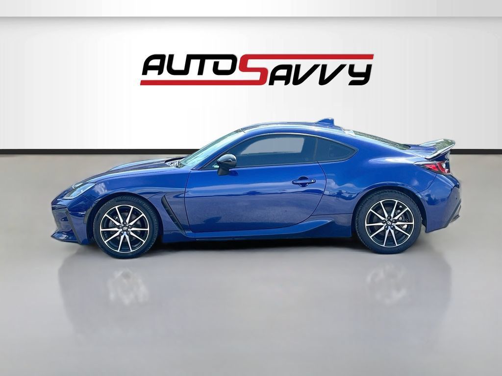 Used 2025 Toyota GR86 w/ ALL Weather Mat Package (TMS) RWD image 4