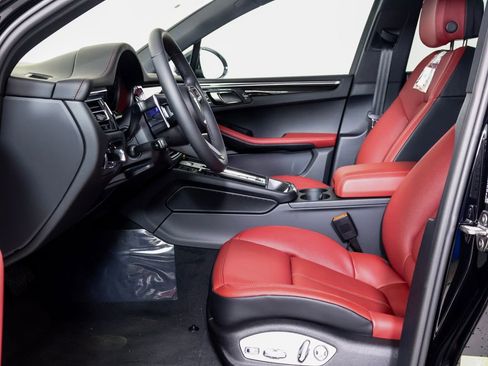 New 2026 Porsche Macan image 5