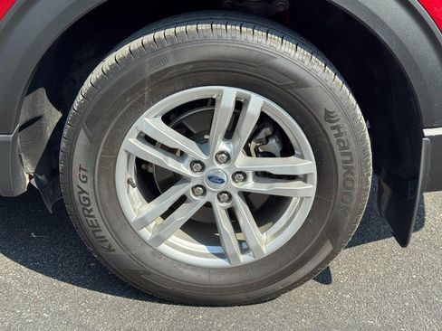 Used 2023 Ford Explorer XLT w/ Equipment Group 202A image 7