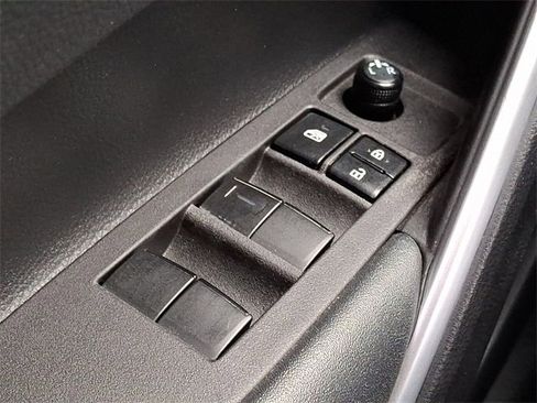 Certified 2022 Toyota Corolla Cross LE image 25