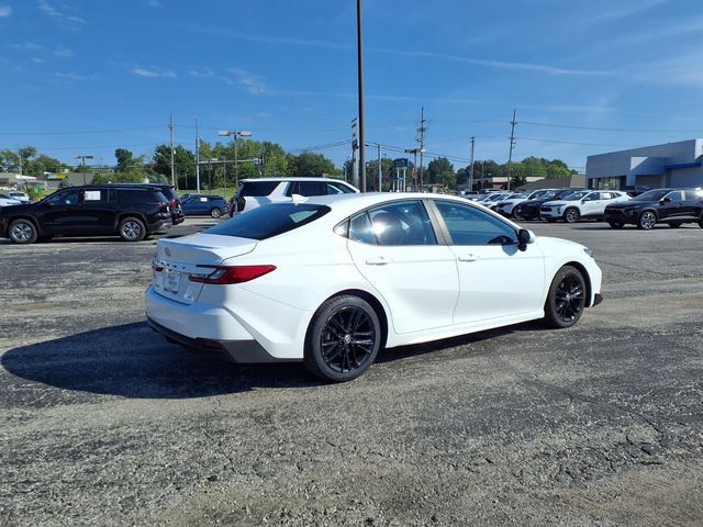 Used 2025 Toyota Camry SE FWD image 4