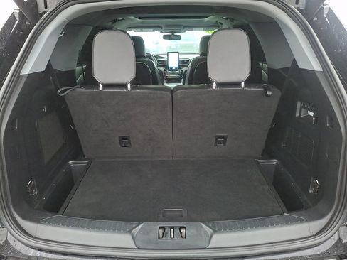 Certified 2022 Ford Explorer Limited w/ Limited Technology Package image 32
