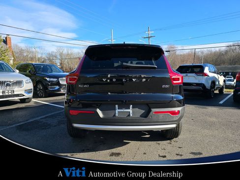 Used 2025 Volvo XC40 B5 Core w/ Protection Package Premier image 7