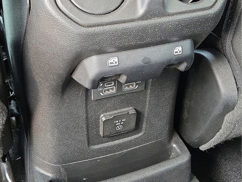 Used 2023 Jeep Wrangler Unlimited Sahara image 17